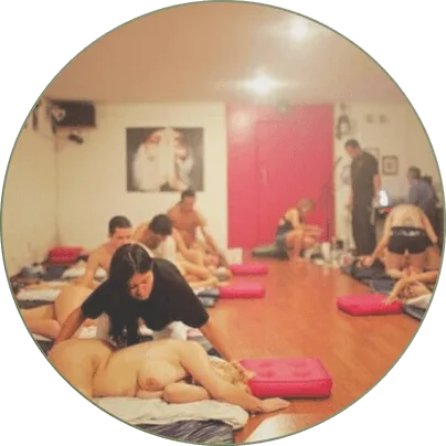 Vista do salão do curso sobre O que se aprende no curso de tantra