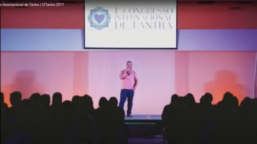 Gilson Nakamura palestrando na primeira edição do Congresso Internacional de Tantra (CITANTRA) em 2017.